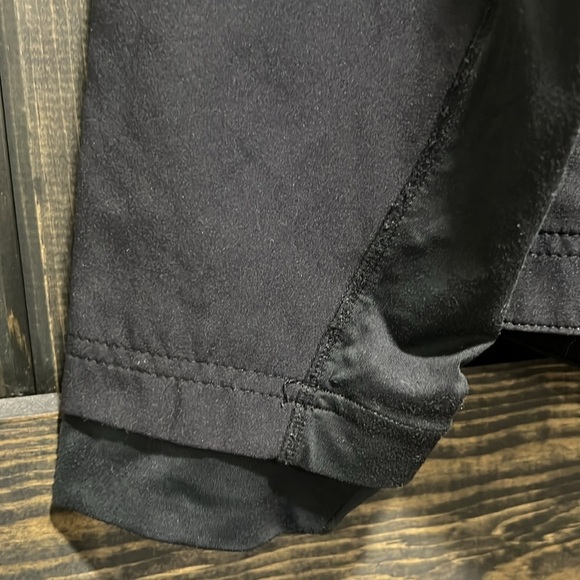 Lululemon Wet Dry Warm Jacket L Multi Pocket Size Zip Black Cycling Rain Running - Picture 3 of 11